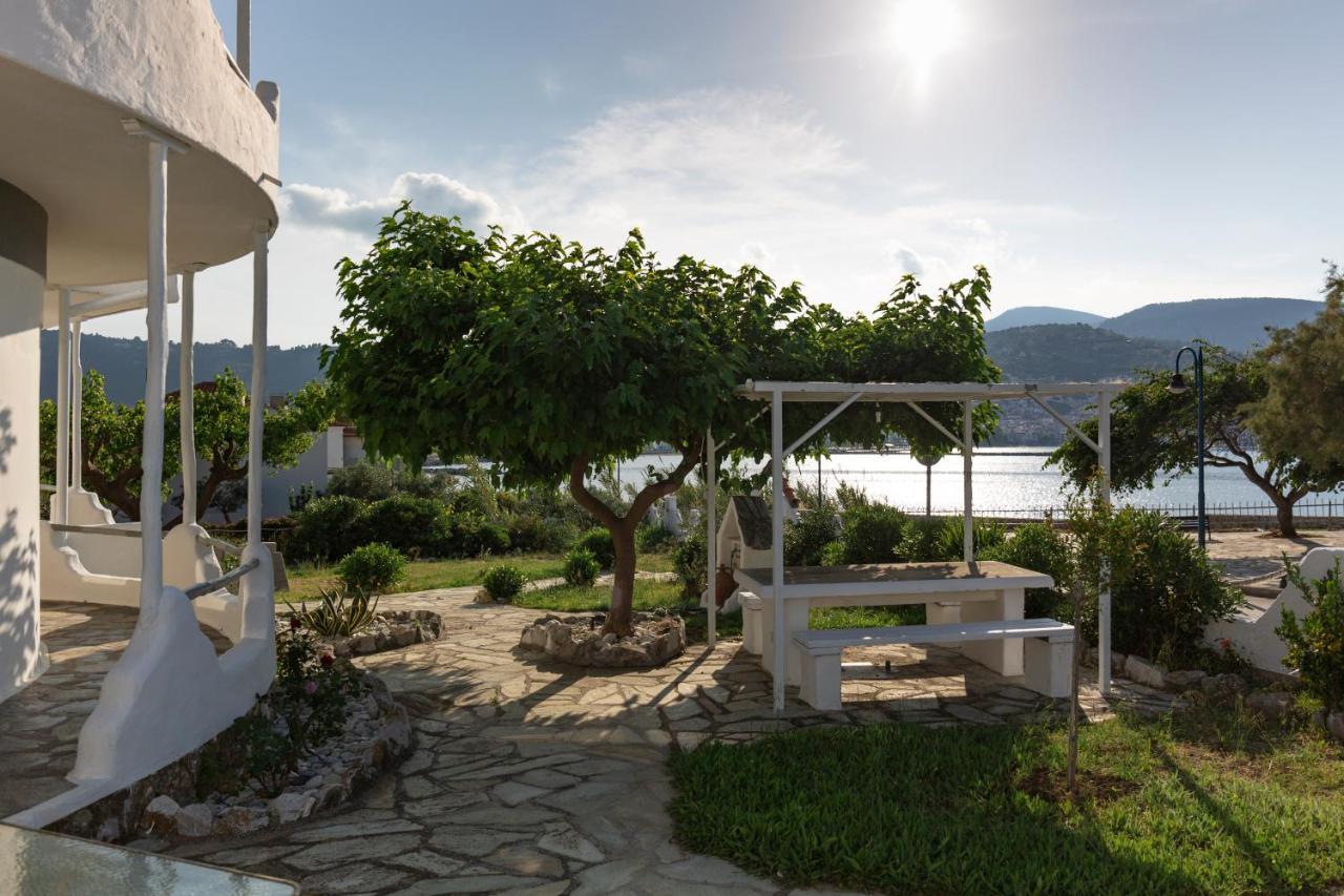 Karavos Sea View Apartments Skopelos Town Ngoại thất bức ảnh