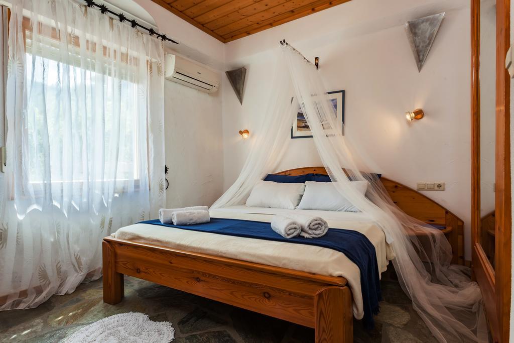 Karavos Sea View Apartments Skopelos Town Ngoại thất bức ảnh